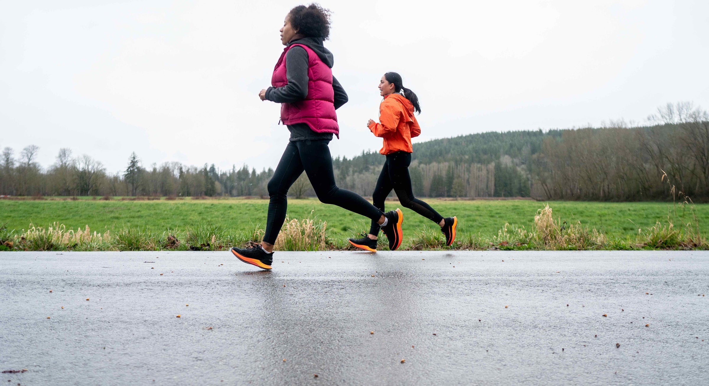 Two runners in the Vimazi Z60